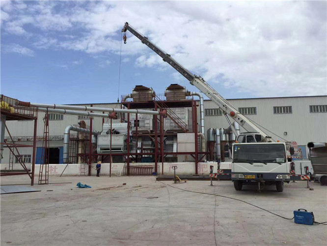 左贡县“手脚齐动”—— 吊车的 “协同作业” 技术